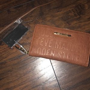 Steve Madden brown leather Wristlet